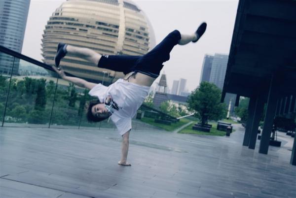 寻找街舞伙伴和训练场地 本人主攻breaking-莎