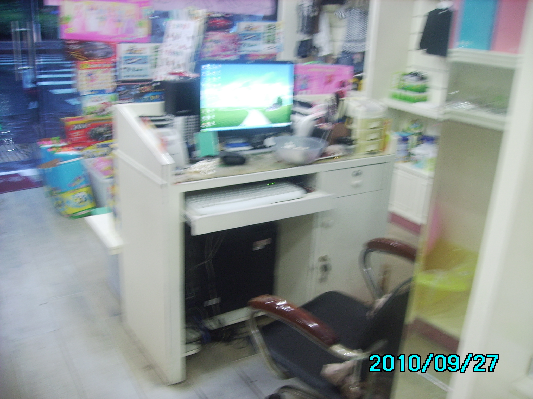 欧韩童装店面的收银台_店面彩旗图片_都特童装_裴乐 ...
