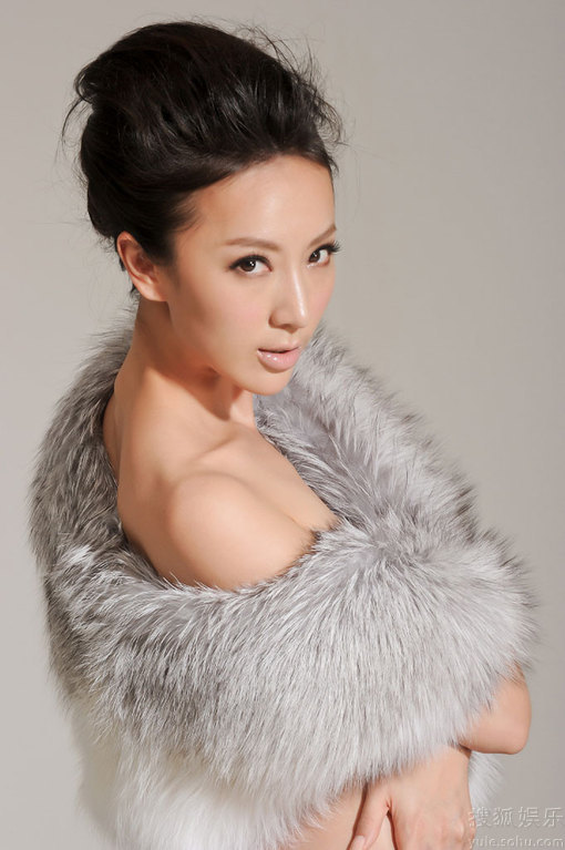 <em>隋棠</em>真空上阵<em>拍广告</em>+要靠医学靓丽到60岁