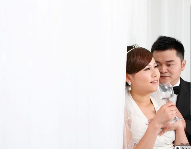 两个胖子的婚纱照带着女儿来秀秀