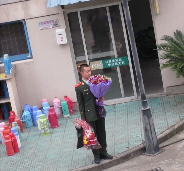 台州学院"士官求婚门"图片