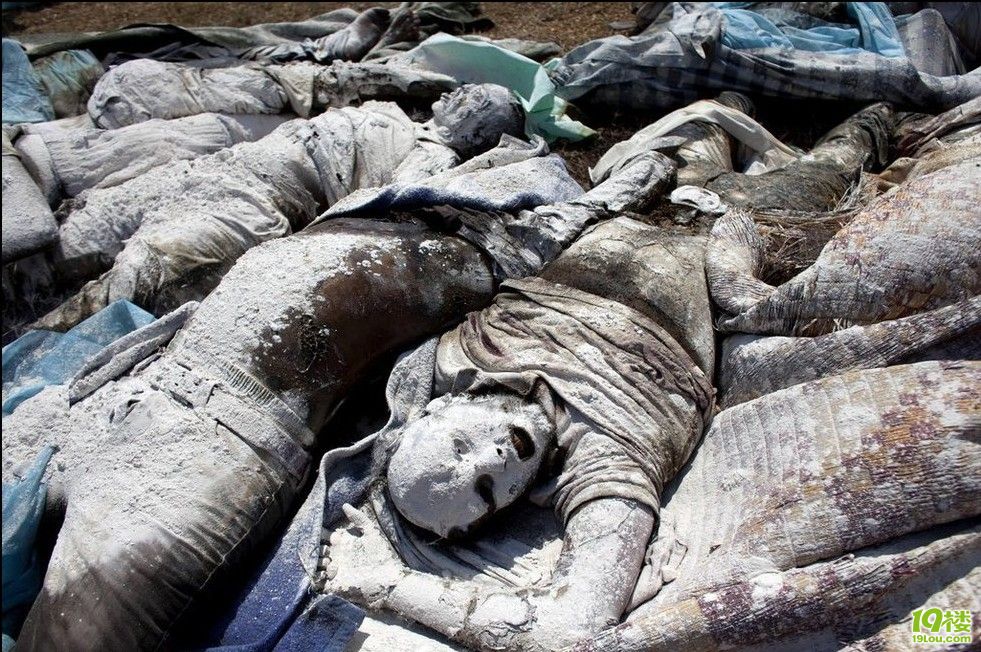 高清:利比亚首都一间仓库发现50具烧焦尸体 (*胆小者谨慎进入*)