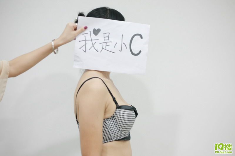 女孩子该<em>如何</em>正确的<em>选文胸</em>呢?真人实拍图解哦