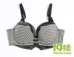 女孩子该<em>如何正确</em>的<em>选文胸</em>呢?真人实拍图解哦