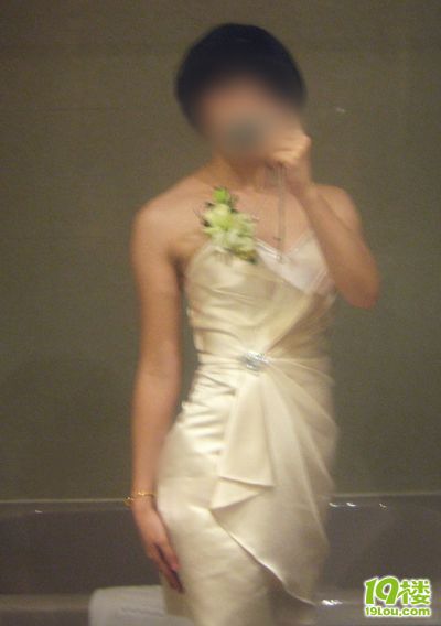 高品质伴娘裙3件 缎子紧身礼服裙和羽毛蓬蓬裙