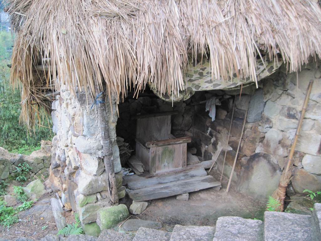 茅房,开阔的,木质马桶