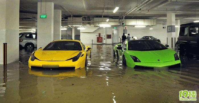 洪水来袭新加坡富人区顶级豪车惨遭浸泡